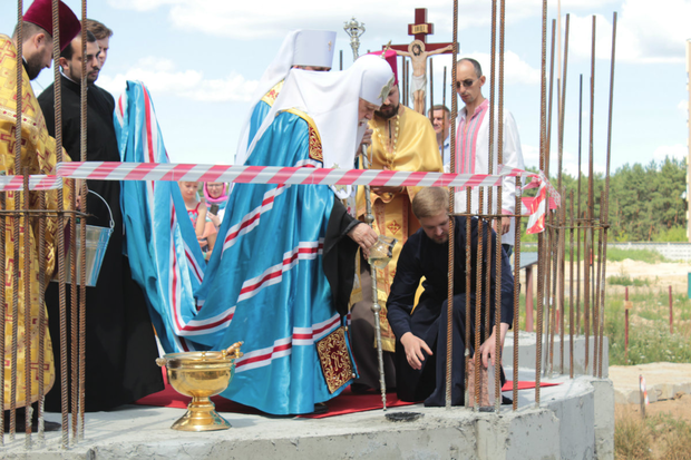 Патриарх Филарет освятил строительство храма в ЖК «Квартал Тарасовский»
